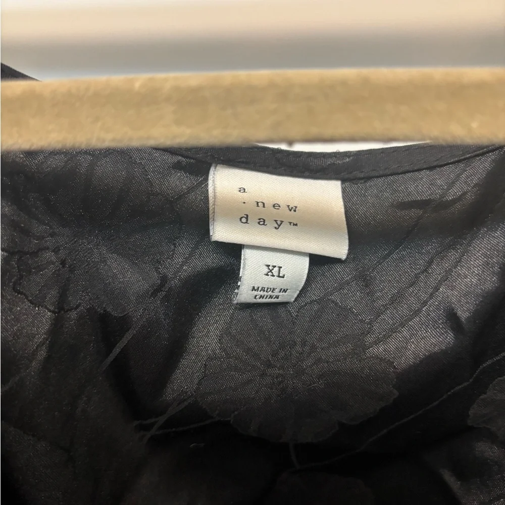 Silk Floral Blouse - Picture 4 of 6